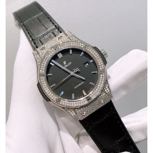 Hublot Classic Fusion 42mm Titanium Pave