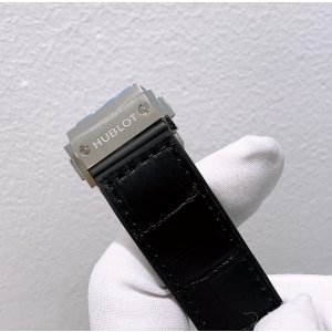 Hublot Classic Fusion 42mm Titanium Pave