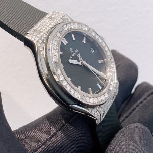 Hublot Classic Fusion Titanium Pave Diamonds 33mm
