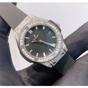 Hublot Classic Fusion Titanium Pave Diamonds 33mm