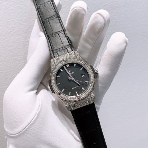 Hublot Classic Fusion 42mm Titanium Pave