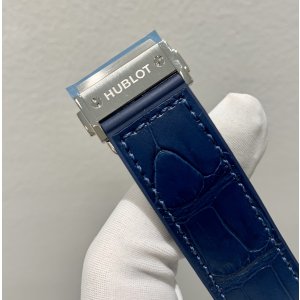Hublot Classic Fusion Navy 42mm Bezel Diamond