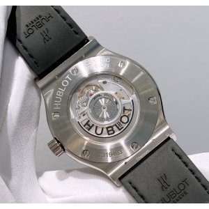 Hublot Classic Fusion 42mm Titanium Pave