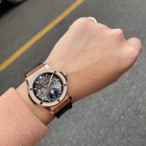 Hublot Classic Fusion Moonphase King Gold Diamonds 42mm