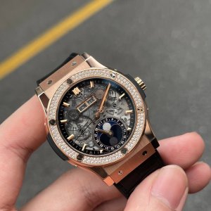 Hublot Classic Fusion Moonphase King Gold Diamonds 42mm