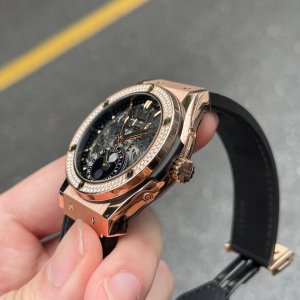 Hublot Classic Fusion Moonphase King Gold Diamonds 42mm
