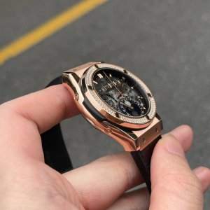 Hublot Classic Fusion Moonphase King Gold Diamonds 42mm