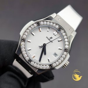 Hublot Classic Fusion 33mm White Titanium Diamonds Bezel
