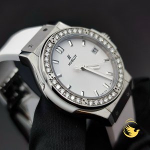 Hublot Classic Fusion 33mm White Titanium Diamonds Bezel