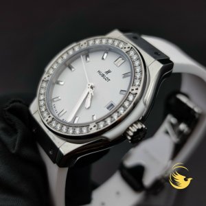Hublot Classic Fusion 33mm White Titanium Diamonds Bezel