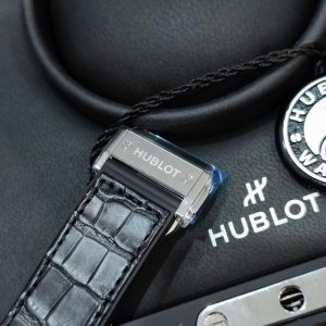 Hublot Classic Fusion Titanium 42mm Black Dây Da