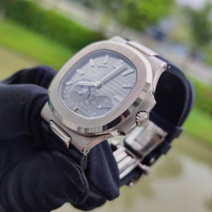 Patek Philippe Nautilus 5712G