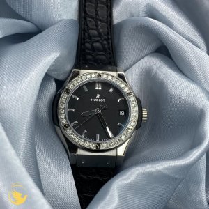Hublot Classic Fusion 33mm Titanium Diamonds Bezel Dây Da