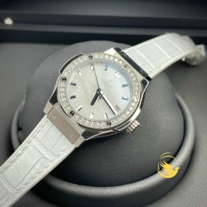 Hublot Classic Fusion MOP Titanium 33mm 