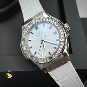 Hublot Classic Fusion MOP Titanium 33mm 