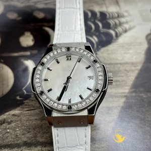 Hublot Classic Fusion MOP Titanium 33mm 