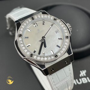 Hublot Classic Fusion MOP Titanium 33mm 