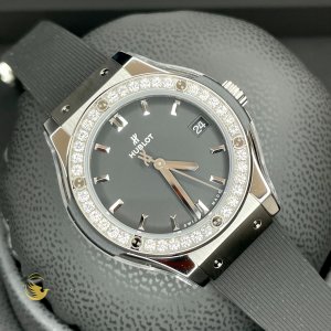 Hublot Classic Fusion Titanium Diamonds 33mm