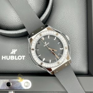 Hublot Classic Fusion Titanium Diamonds 33mm