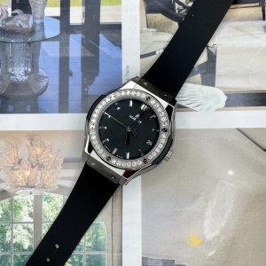 Hublot Classic Fusion Titanium Diamonds 33mm