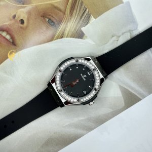 Hublot Classic Fusion Titanium Diamonds 33mm