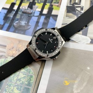 Hublot Classic Fusion Titanium Original Diamonds 33mm